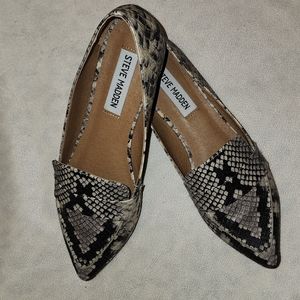 Women's flat shoes / STEVE MADDEN / Size 6